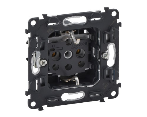 Valena IN MATIC Механизм силовой розетки 2К+З, 16А, 250В, винтовые зажимы (арт. 753025)