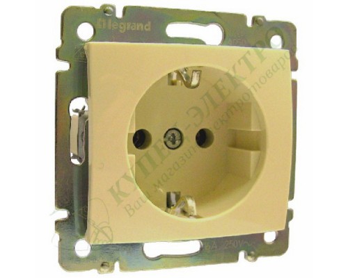 Valena Розетка силовая 2К+З, 16А,250V, цвет: Слоновая кость (арт. 774320)