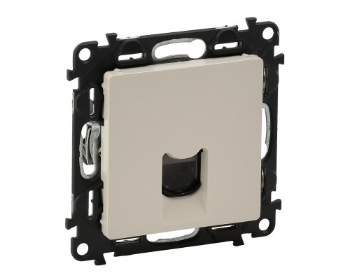 Valena LIFE Компьютерная розетка одиночная RJ45 кат.5е UTP с лицевой панелью. Цвет: Слоновая кость (арт. 753070+755411)