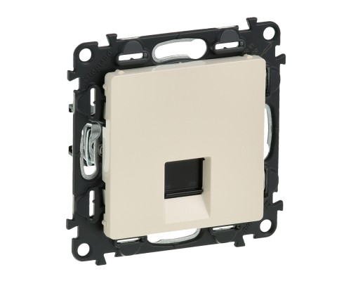 Valena LIFE Компьютерная розетка одиночная RJ45 Кат.6 UTP с лицевой панелью. Цвет: Слоновая кость (арт. 753042+755411)