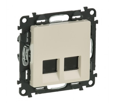 Valena LIFE Компьютерная розетка двойная RJ45 Кат.6 UTP с лицевой панелью. Цвет: Слоновая кость (арт. 753043+755421)